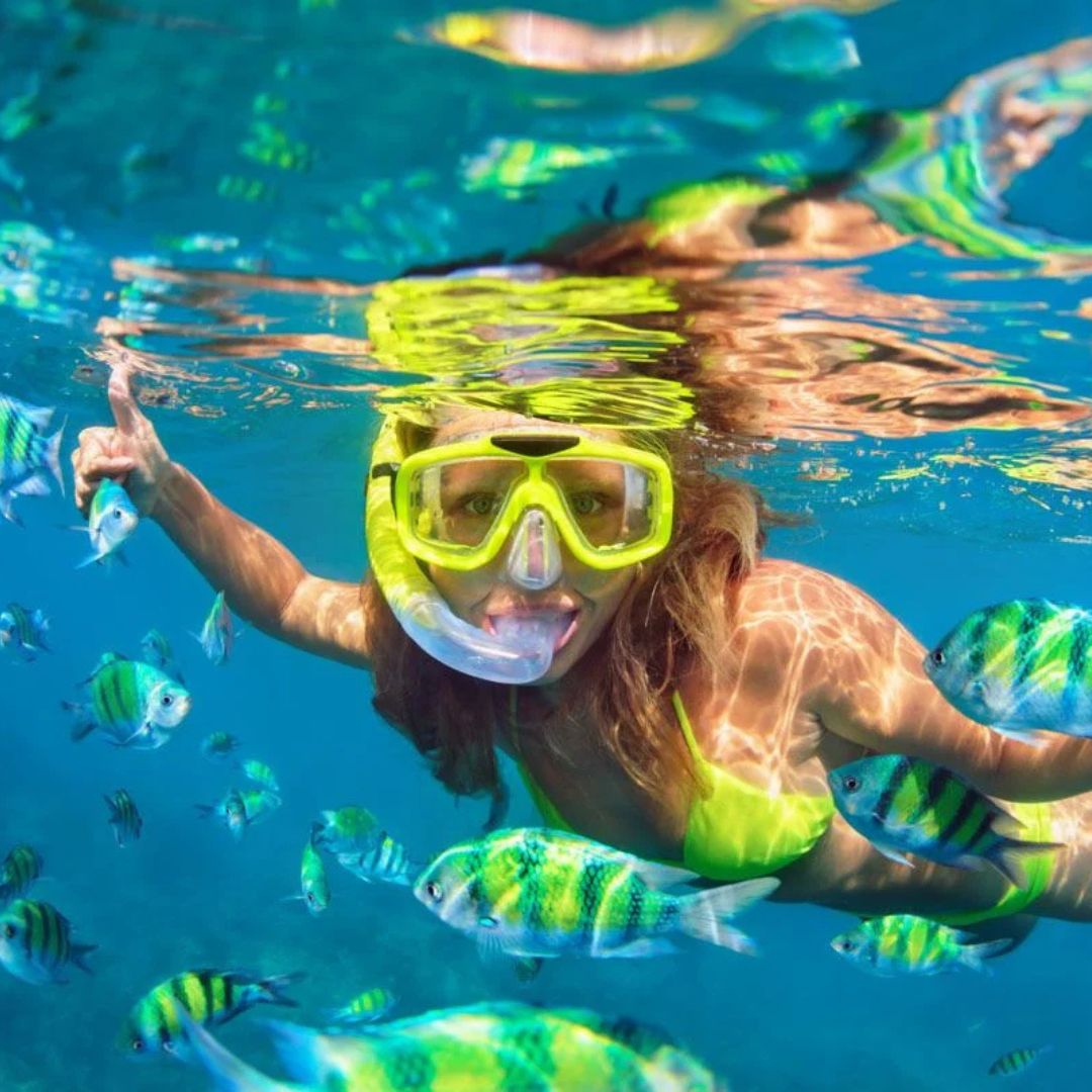 girl snorkelling in whitsundays