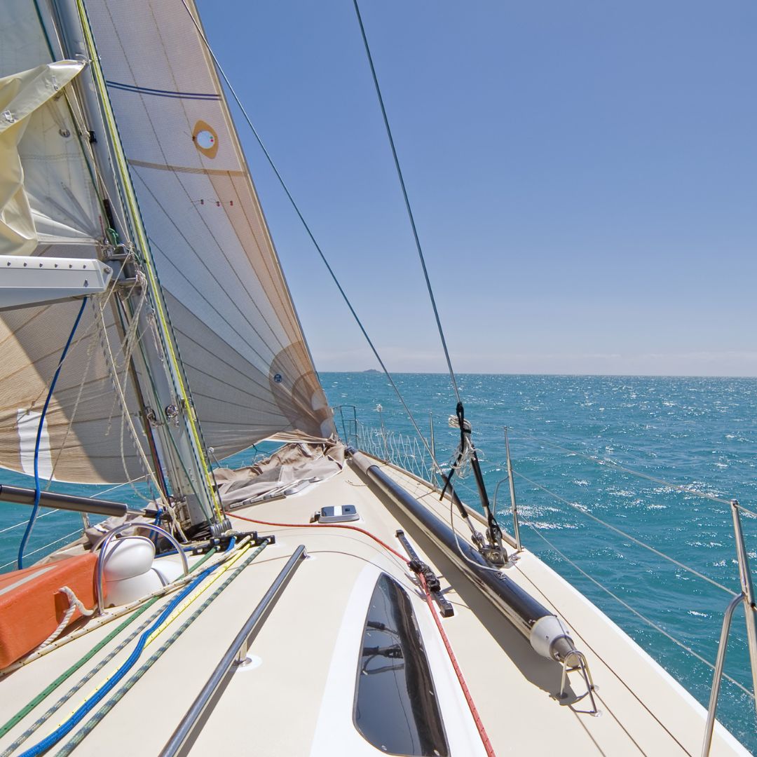 sailing in whitsunday islands