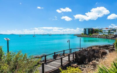Airlie for free: lagoon mornings and lookout sunsets