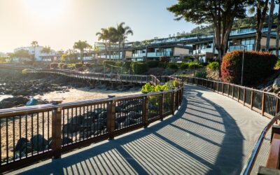 Airlie on foot from Mirage: lagoon, boardwalk, main street